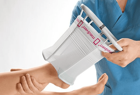 steunkousen aantrekken met medi aantrekhulprek